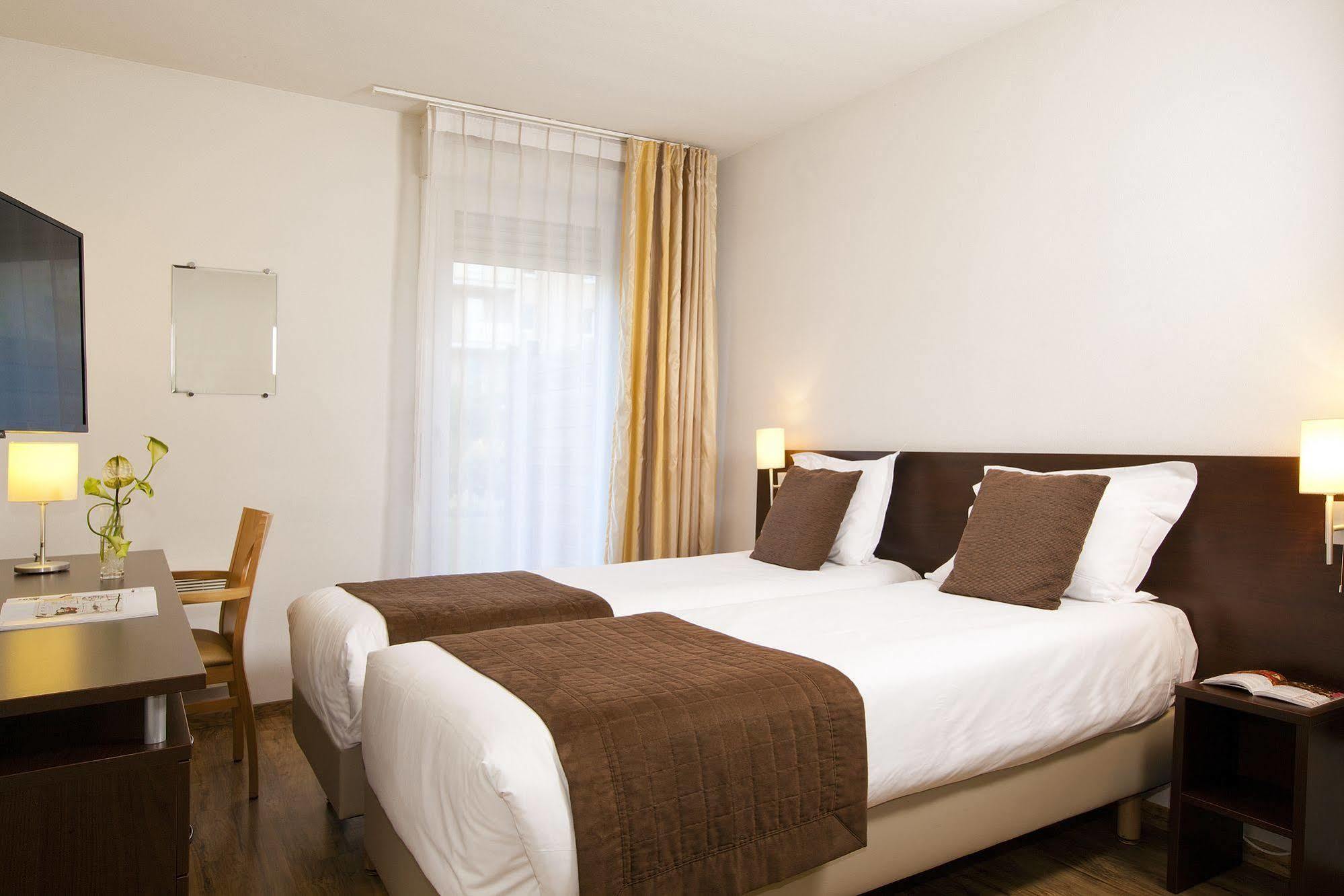 เซฌูร์ แอนด์ อัฟแฟร์ ก็อง เลอ โคล โบมัว Aparthotel ภายนอก รูปภาพ