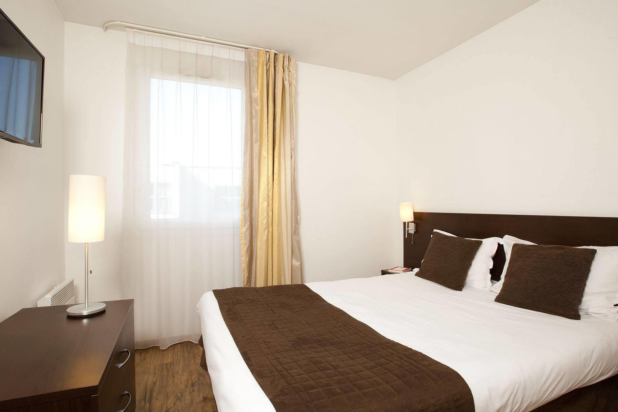 เซฌูร์ แอนด์ อัฟแฟร์ ก็อง เลอ โคล โบมัว Aparthotel ภายนอก รูปภาพ