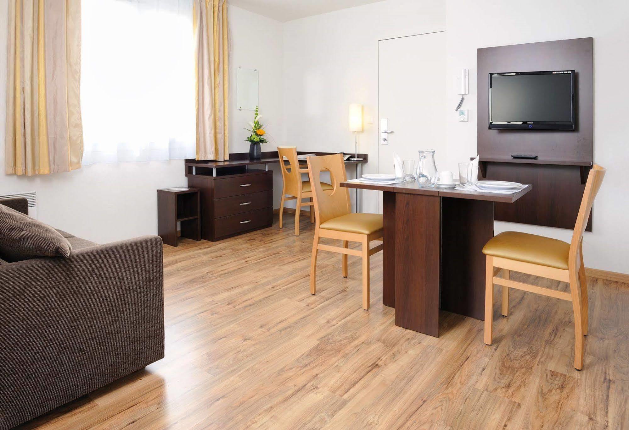 เซฌูร์ แอนด์ อัฟแฟร์ ก็อง เลอ โคล โบมัว Aparthotel ภายนอก รูปภาพ