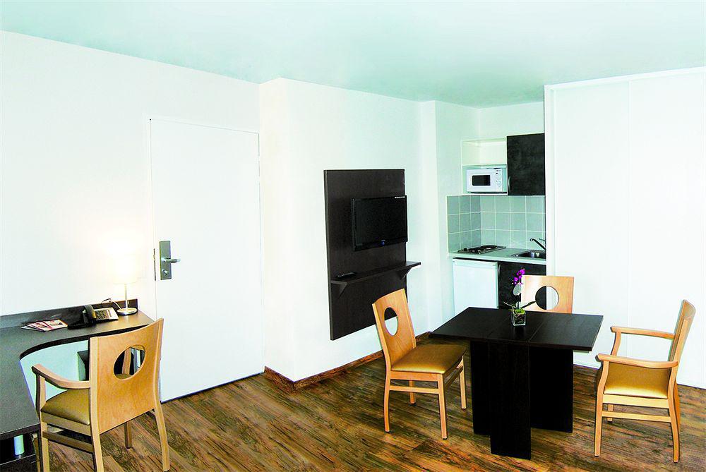 เซฌูร์ แอนด์ อัฟแฟร์ ก็อง เลอ โคล โบมัว Aparthotel ห้อง รูปภาพ